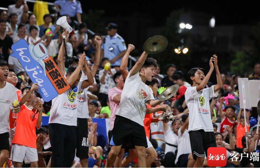 足球俱乐部战队赛事引发球迷热情