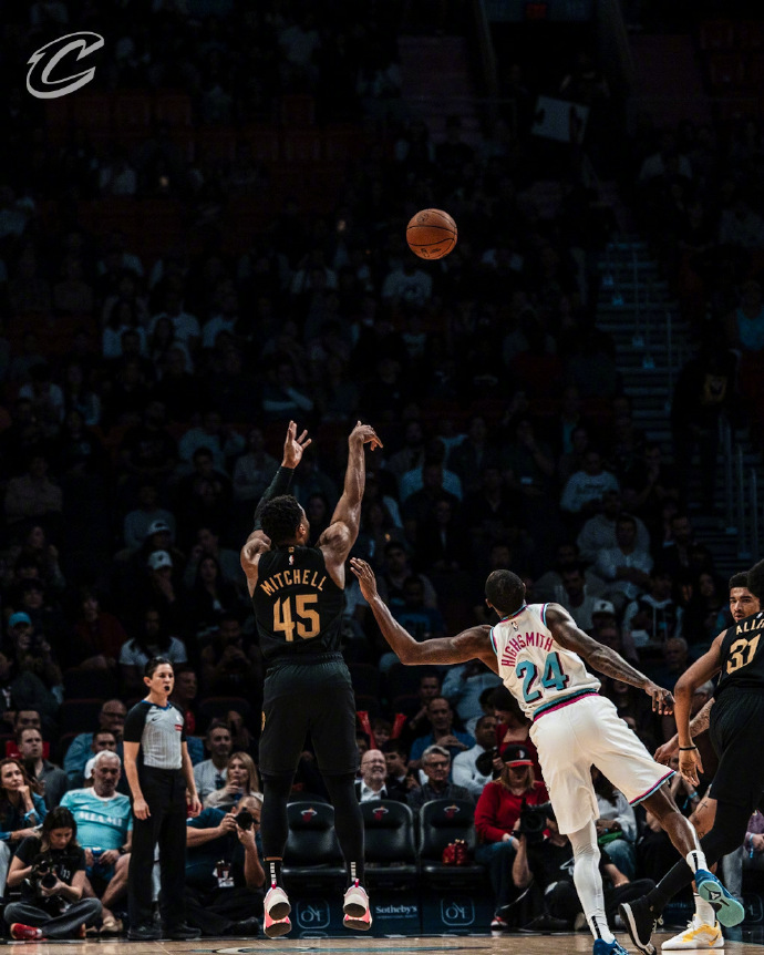 勇士客场力克热火，取得四连胜的简单介绍