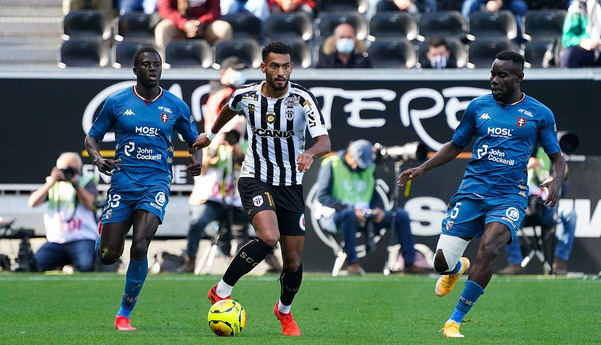 包含南特战平圣埃蒂安，双方互不相让的词条