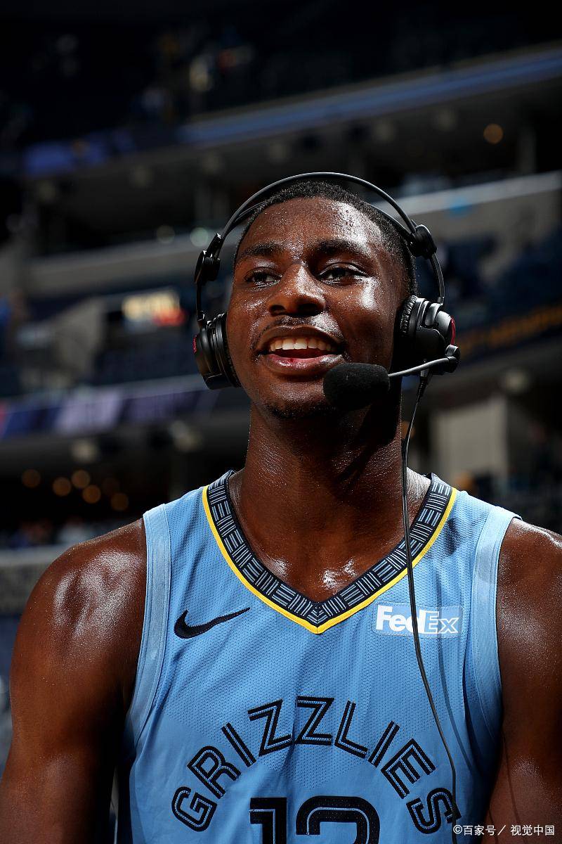 包含拉科鲁尼亚客场逆袭，取得关键胜利的词条