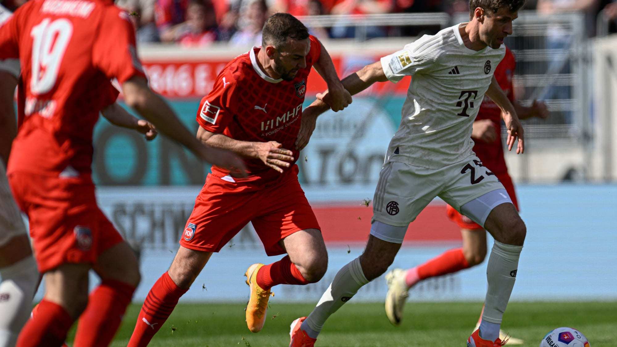 华体会亚洲官网-关于拜仁慕尼黑客场轻松取胜，领跑德甲积分榜的信息