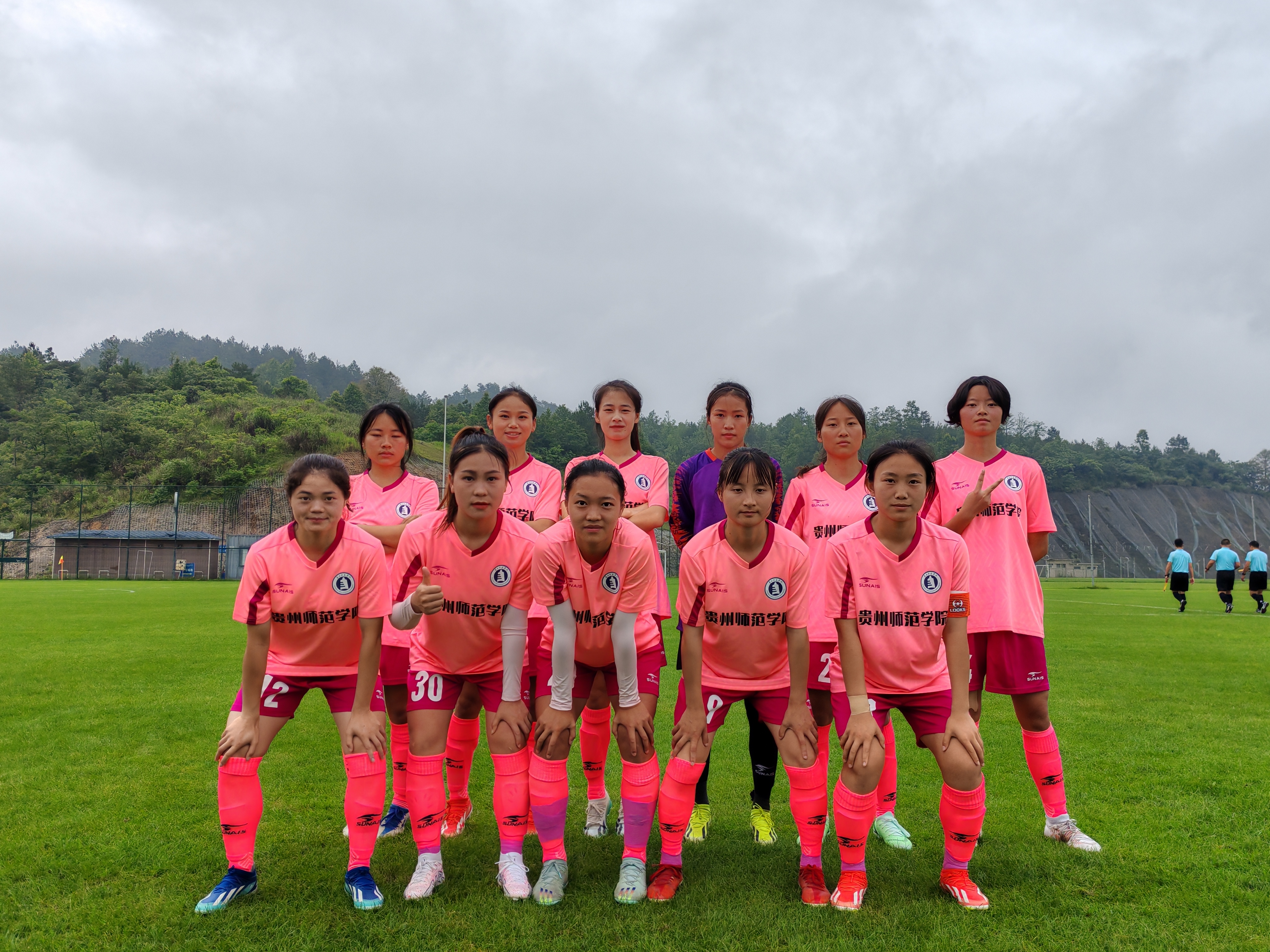 关于战胜困难：女足队员克服困难取得胜利的信息