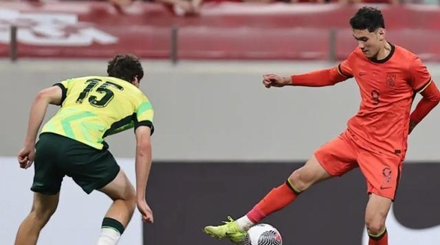 战术配合犀利，球员士气高涨连续进攻的简单介绍