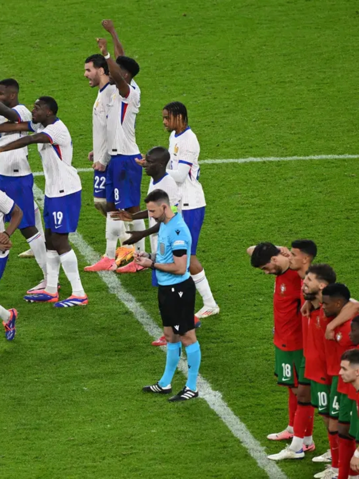 西班牙队遗憾败北决赛