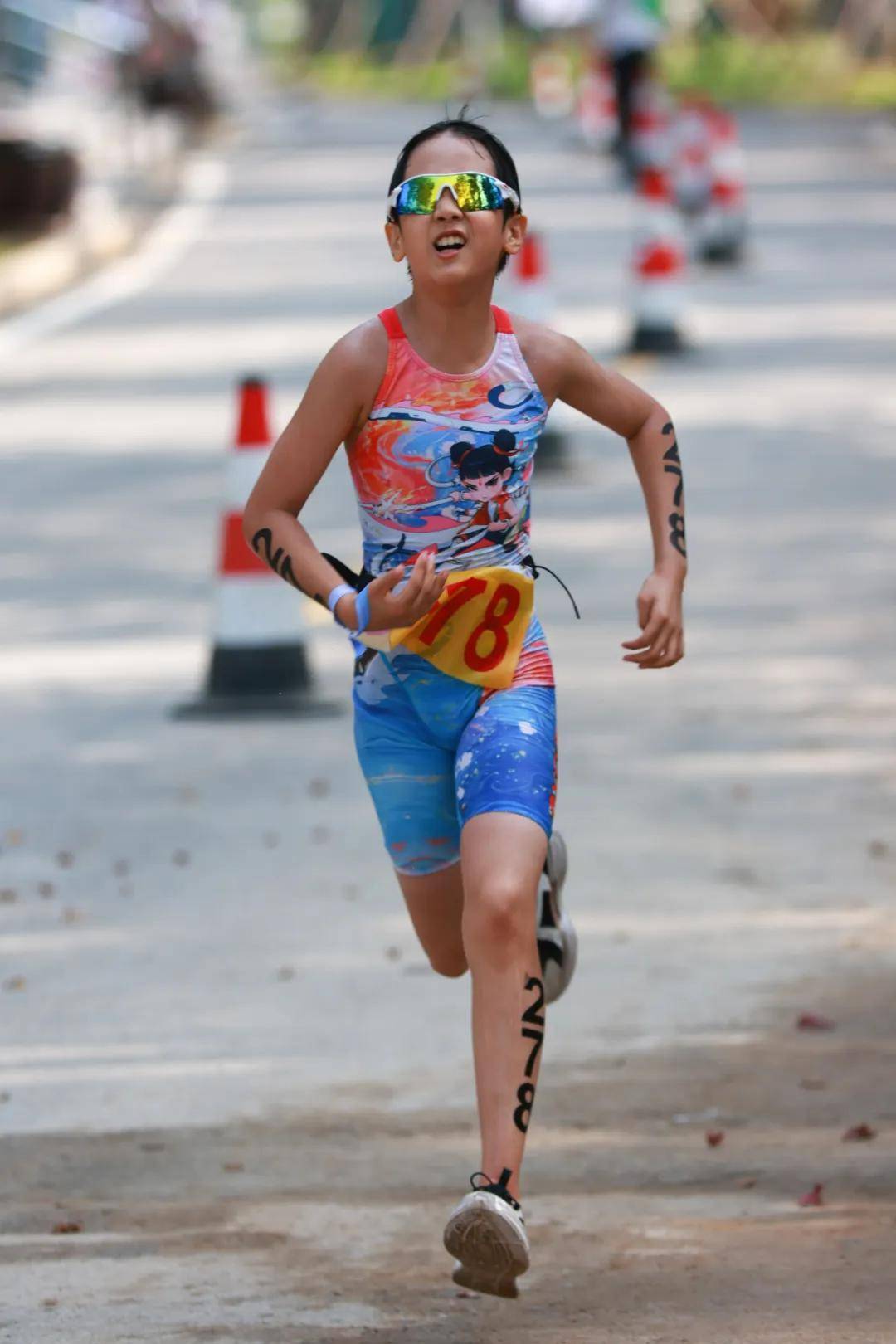 铁人三项比赛澳大利亚选手实力出彩，登顶领奖台