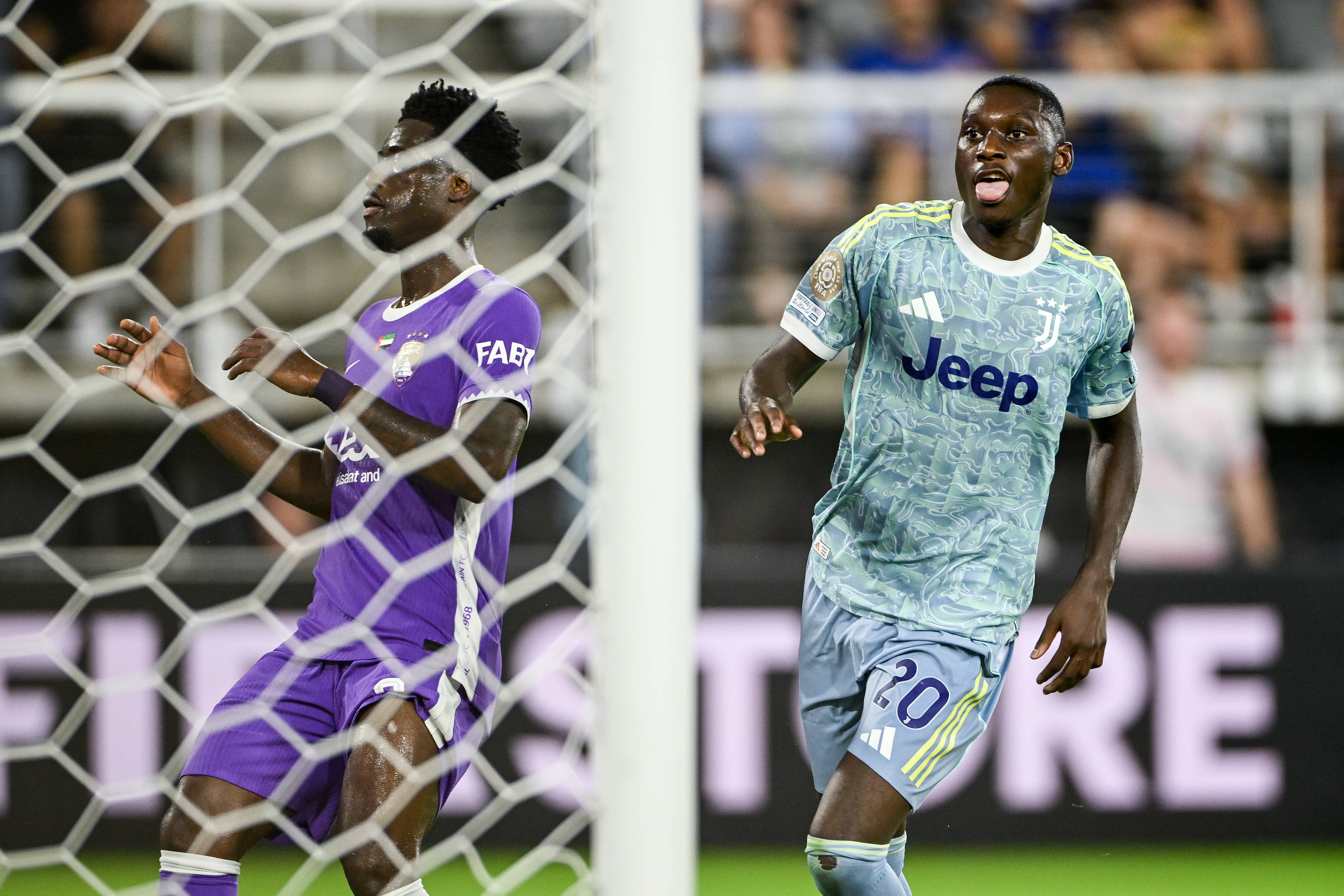 曼城惨遭逆转，主帅震怒禁赛